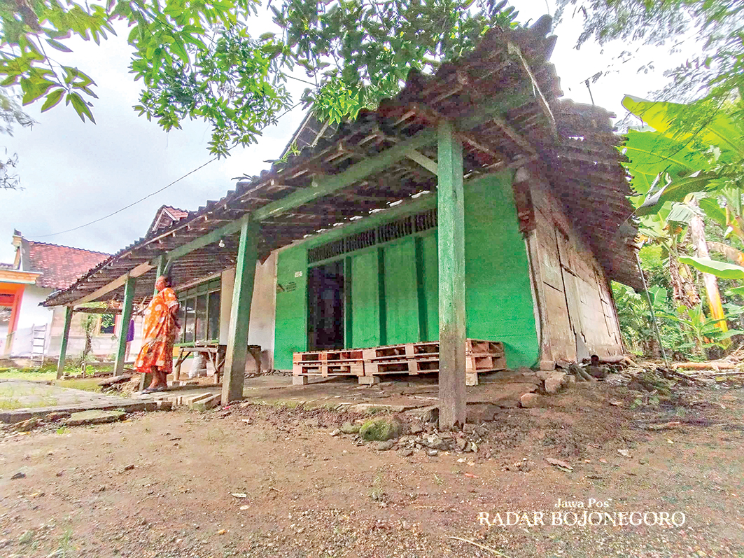 SALURKAN BPNTD: Pemkab Bojonegoro melalui dinas sosial menyalurkan BPNTD Rp 200 ribu setiap bulan kepada 5.835 KPM. (HAKAM ALGHIVARI/RADAR BOJONEGORO)