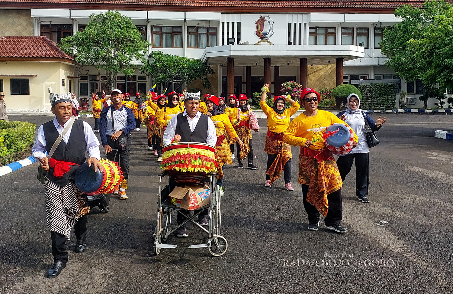 PEDULI DIFABEL: Pemkab Bojonegoro mendukung penuh peringatan Hari Disabilitas Internasional 2024 yang dirangkai Pawai, Pentas Seni, hingga Pameran Hasil Karya Siswa Berkebutuhan Khusus. (DEWI SAFITRI/