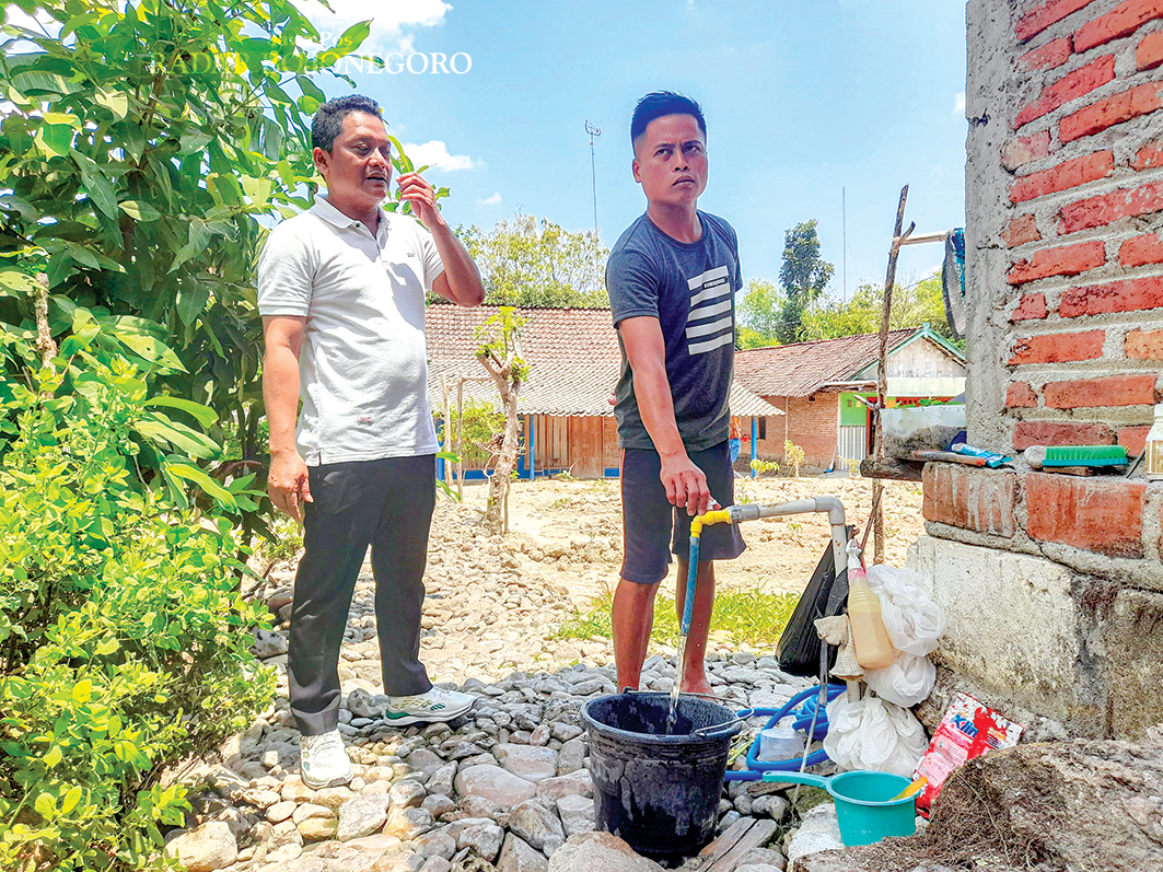 CEGAH KEKERINGAN: Upaya DPKPCK Bojonegoro mencegah kekeringan dengan program pembangunan sarana air bersih Hippam hampir di seluruh kecamatan se-Bojonegoro. (ISTIMEWA/RADAR BOJONEGORO)