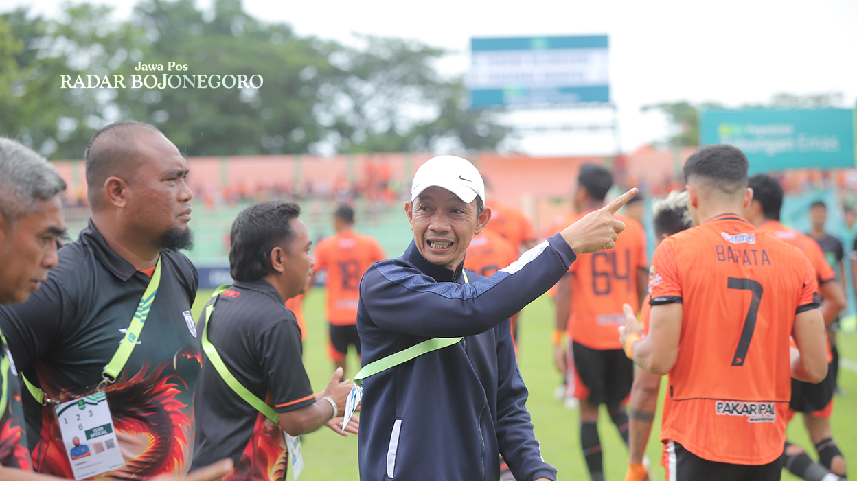 AWAYDAYS: Laga tandang perdana Pelatih Persibo Kahudi Wahyu hari ini (14/12). Persibo kontra Persipal Palu. (YUAN EDO RAMADHANA/RADAR BOJONEGORO)