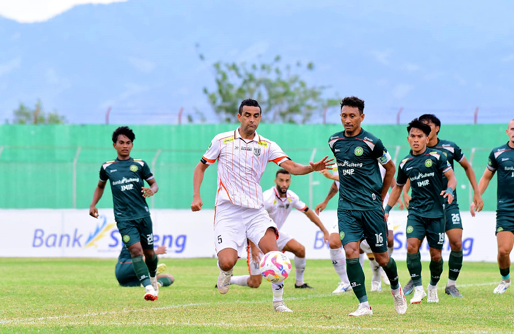 TURUN PERINGKAT: Skuad Persibo turun ke peringkat dua usai gagal curi tiga poin saat berlaga tandang melawan Persipal Palu di Stadion Gawalise, Sabtu lalu (14/12).