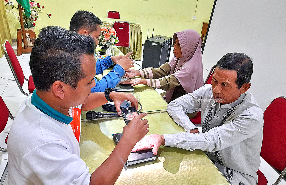 CJH 2025: Sebanyak 100 CJH per hari jalani proses biovisa secara bergiliran di Kantor Kementerian Agama Bojonegoro.
