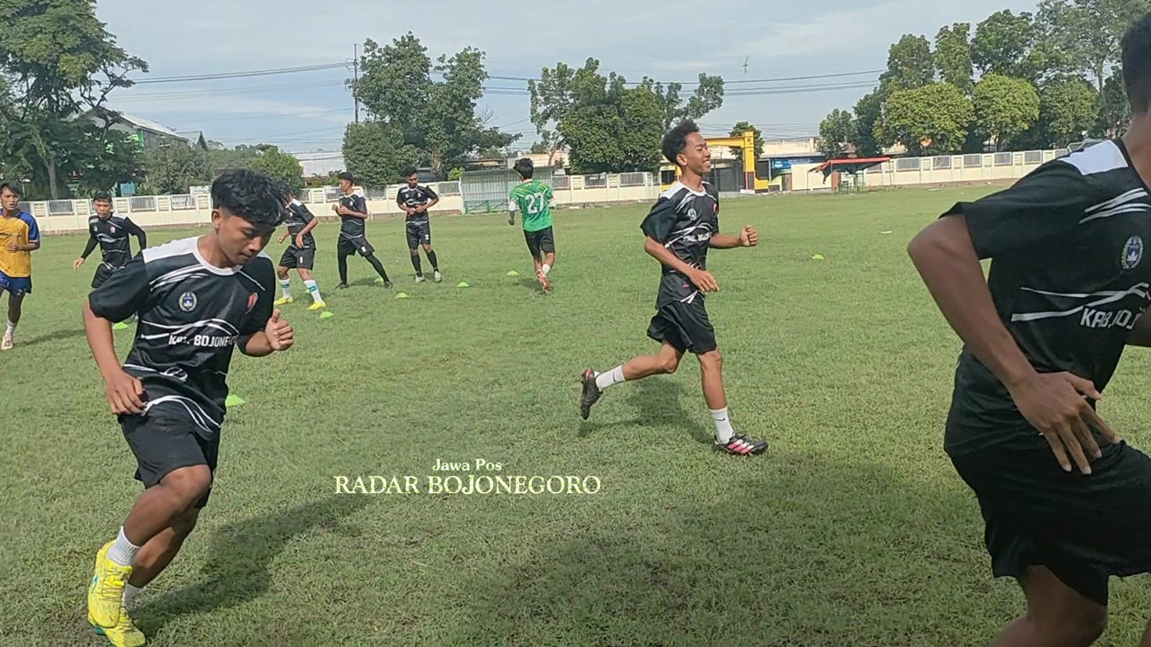 CROSS COUNTRY : Skuad BFC fokus meningkatkan kondisi fisik, dengan latihan cross country. (ISTIMEWA/RADAR BOJONEGORO)