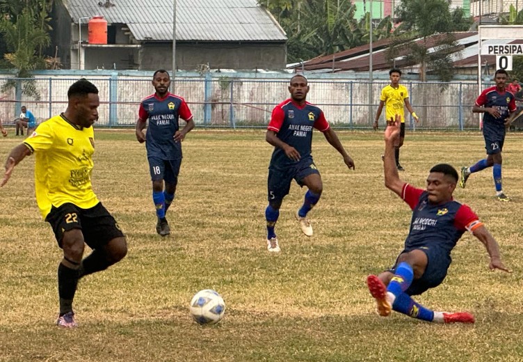 2023 lalu Waanal Brothers dan Persipani Paniai dapat bersua, kini salah satu dari mereka malah harus pamit duluan (ISTIMEWA/RADAR BOJONEGORO)