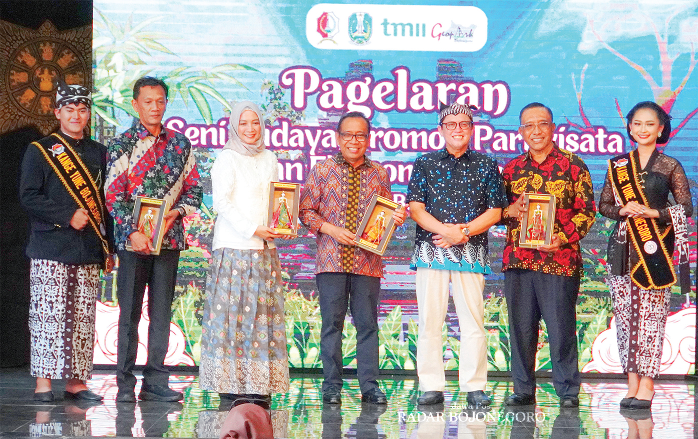 AKTIF PROMOSI: Disbudpar Bojonegoro rutin promosikan kebudayaan, pariwisata, dan ekonomi kreatif. Baik di Bojonegoro maupun pameran di luar daerah. (ISTIMEWA/RADAR BOJONEGORO)