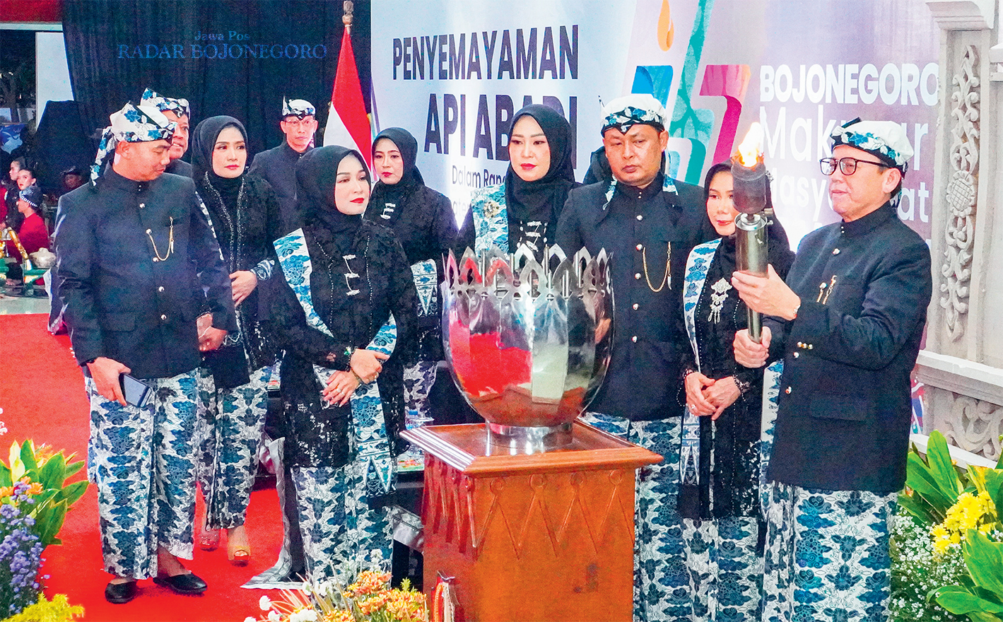 SAMBUT HJB: Prosesi penyemayaman api abadi kayangan api. Dalam rangkaian peringatan hari jadi Bojonegoro ke-347. (ISTIMEWA/RADAR BOJONEGORO)