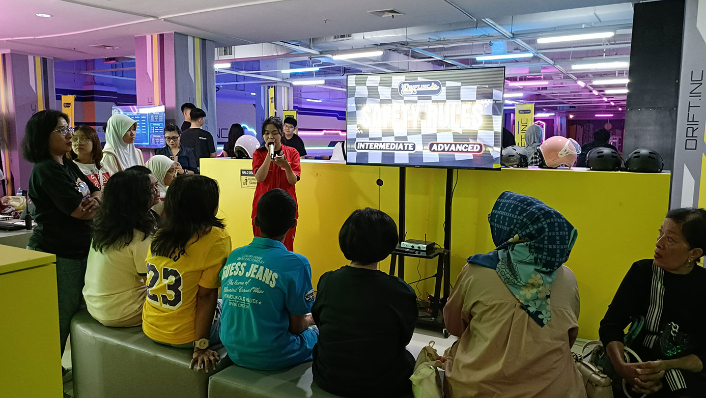 Sebelum balap, pengunjung wajib mengikuti briefing peraturan dan prosedur balap terlebih dahulu. 9YUAN EDO/RADAR BOJONEGORO)