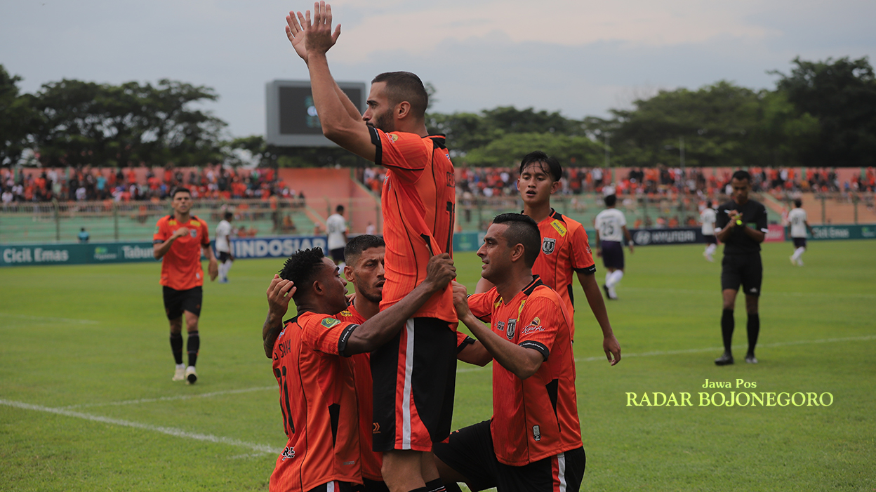 KEMAS TUJUH GOL: Skuad Persibo libas Rans Nusantara FC dengan mengemas tujuh gol (YUAN EDO/RADAR BOJONEGORO)
