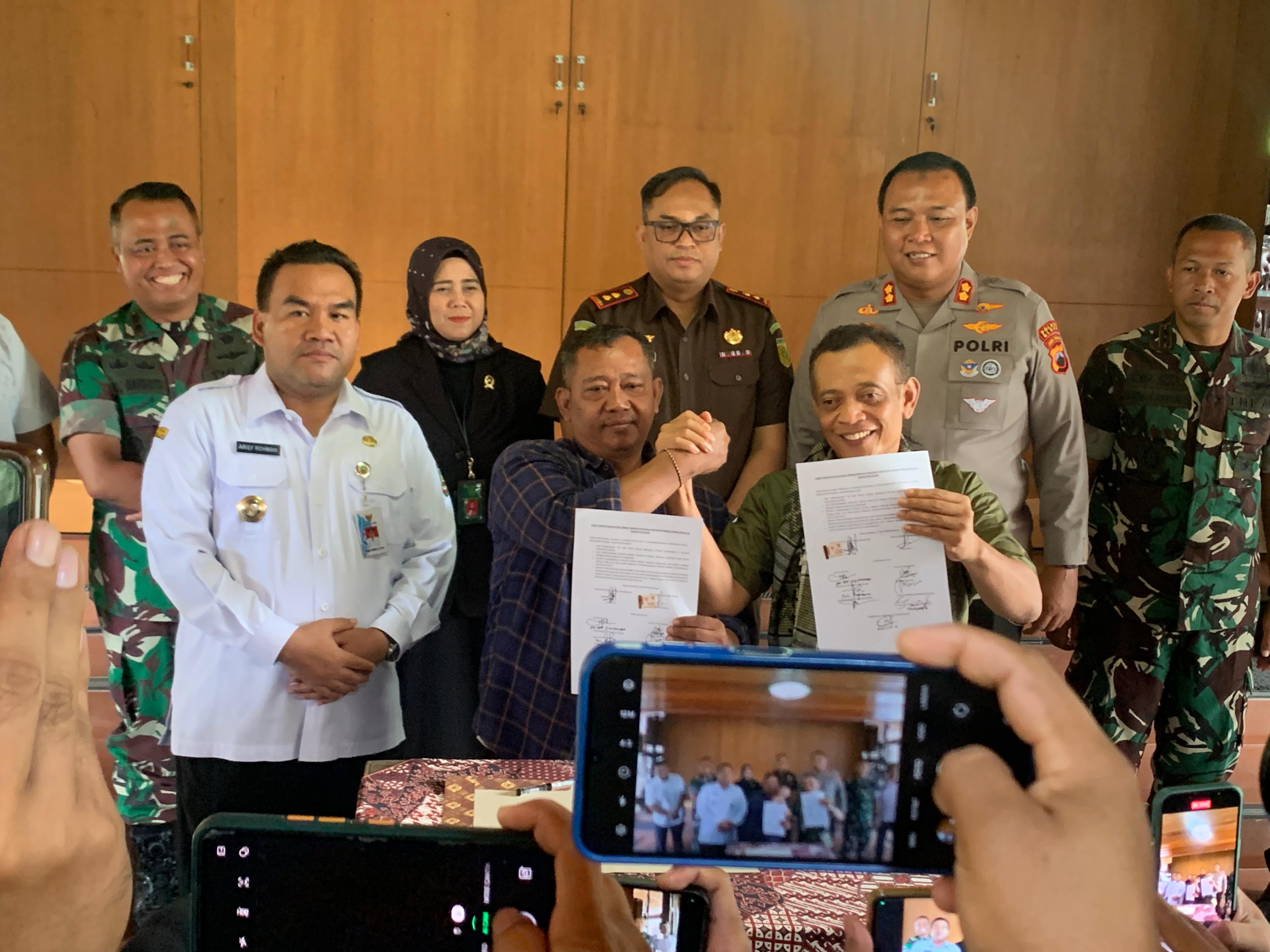 DAMAI: Ketua Ormas PP dan GRIB menempuh jalur damai yang dijembatani oleh Bupati Blora bersama Forkopimda, Rabu (15/1).