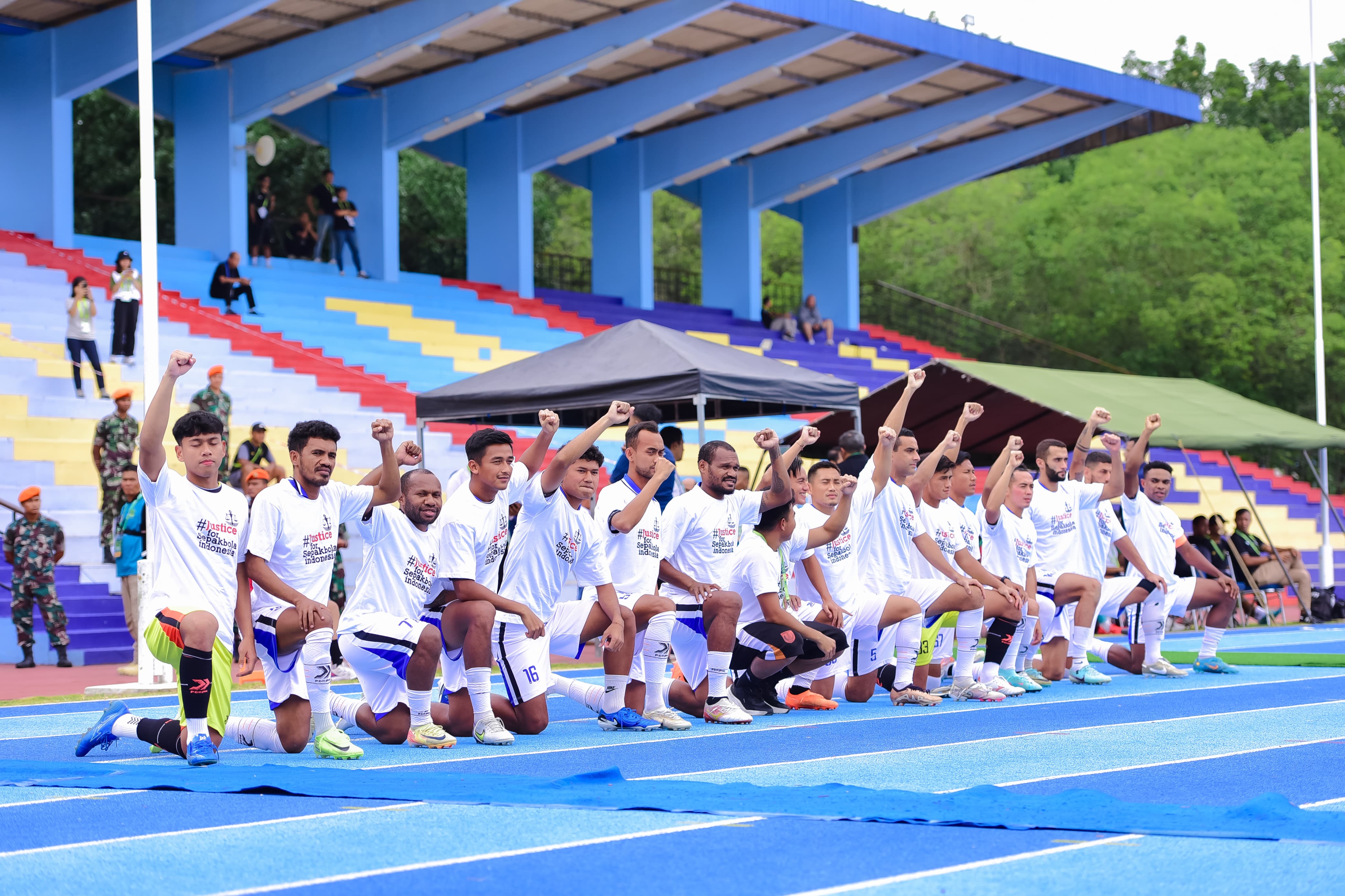 Meskipun telah datang ke Sasana Krida AAU, Persibo menolak turun ke lapangan sehubungan dengan belum adanya tindakan terhadap kekerasan yang dialami penggawa mereka. (ISTIMEWA/RADAR BOJONEGORO)