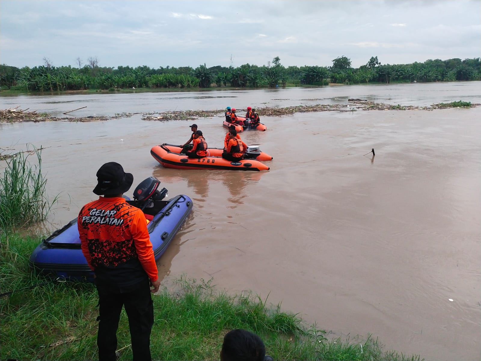 Pencarian korban tenggelam Bengawan Solo di turut Desa Kanor, Kecamatan Kanor, Kabupaten Bojonegoro.