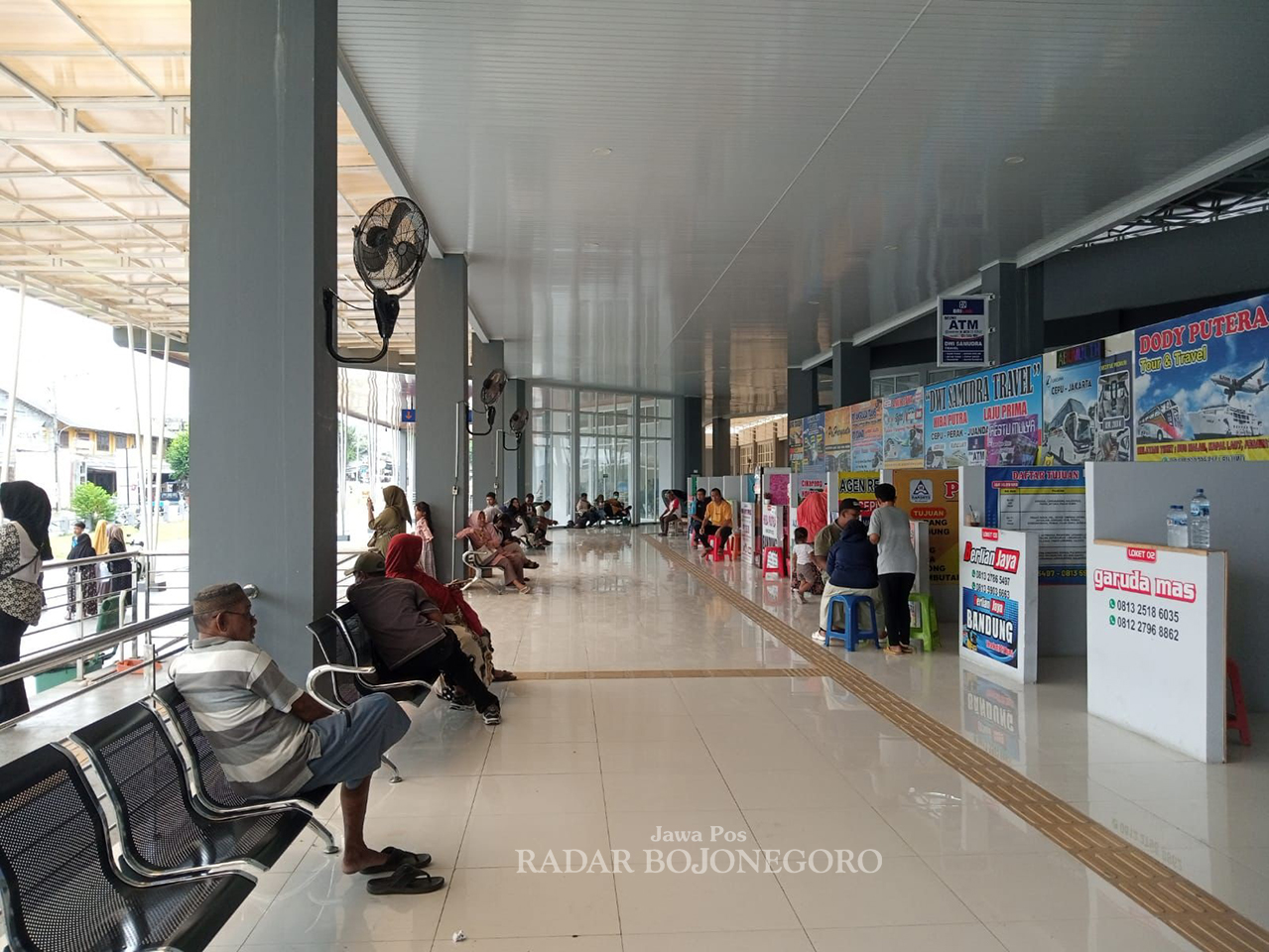 SEPI: Situasi di Stasiun Cepu tampak sepi selama seminggu ini. Sebab, jalur KA lumpuh imbas dari banjir di Kabupaten Grobogan. (RAHUL OSCARRA DUTA/RADAR BOJONEGORO)