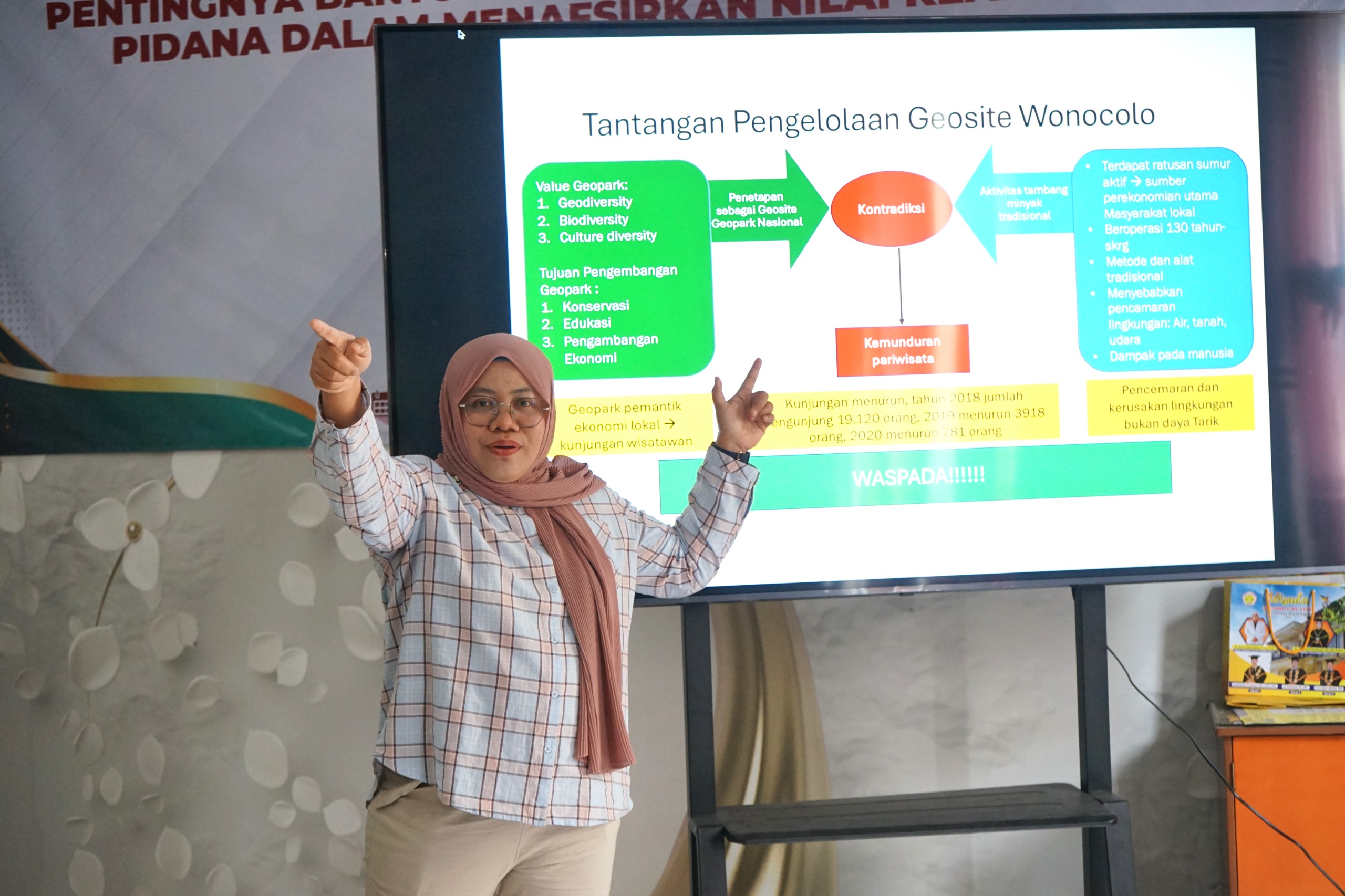 Ketua Lembaga Penelitian dan Pengabdian Masyarakat (LPPM) Unigoro, Dr. Laily Agustina R., S.Si., M.Sc. beberkan tantangan pengelolaan Geosite Wonocolo.