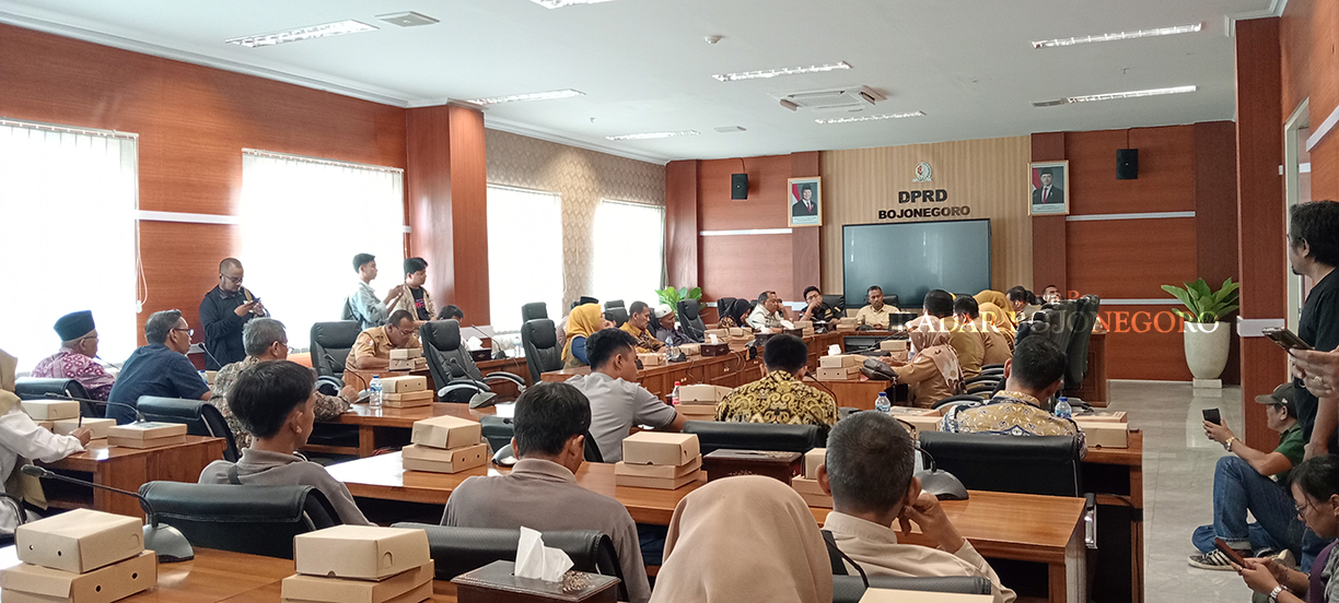 WAKIL RAKYAT: DPRD sedang membahas tentang kebijakan, Pemkab telah mengajukan Raperda BUMD Pangan Mandiri. (YANA DWI KURNIYA WATI/RADAR BOJONEGORO)