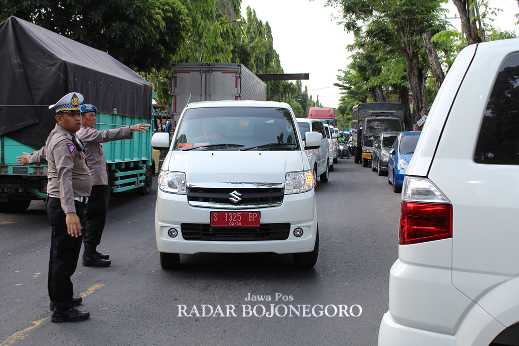 PROSES HUKUM: Mobil siaga desa saat proses penyidikan di kejari sempat mau dikembalikan. Sekarang sudah masuk proses hukum di meja hijau. (ISTIMEWA/RADAR BOJONEGORO)