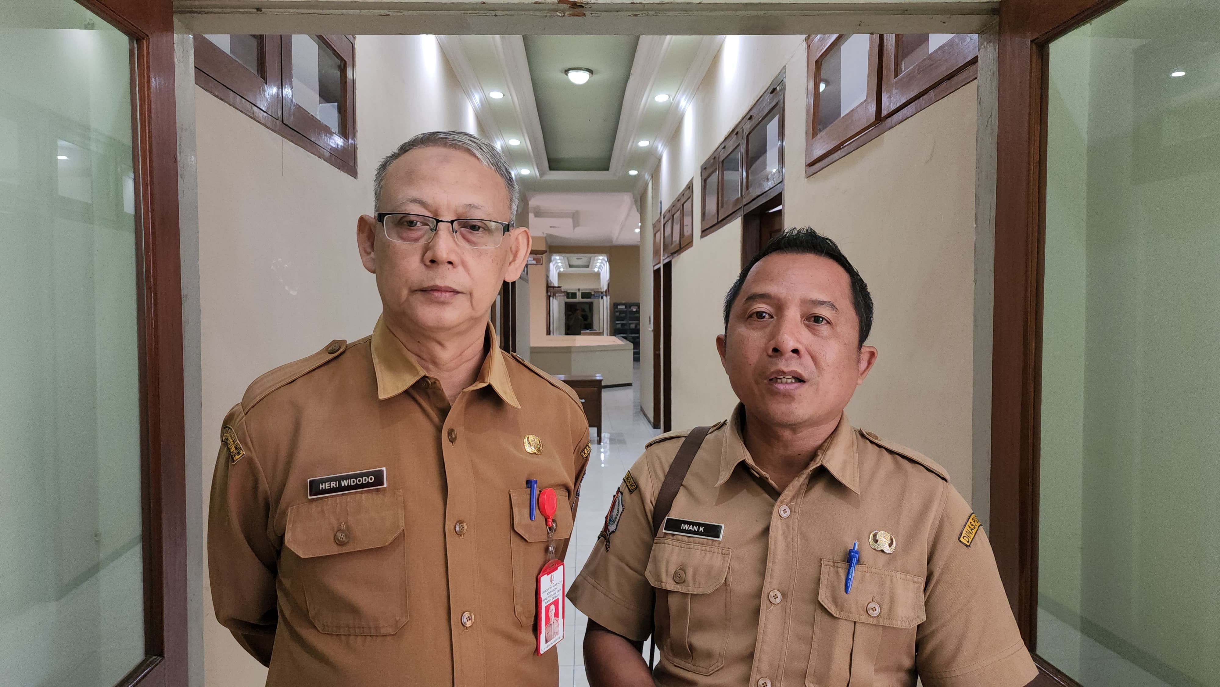 Kepala Dinas PU SDA, Heri Widodo (kiri), Kepala Bidang SDA, Iwan Kristian (kanan).