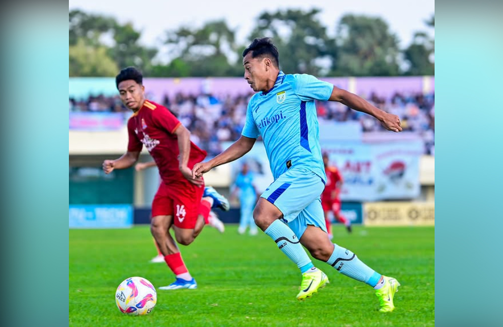 Samsul Arif sedikit mengubah pertandingan. Persela masih tertinggal 1 gol dari Persijap.