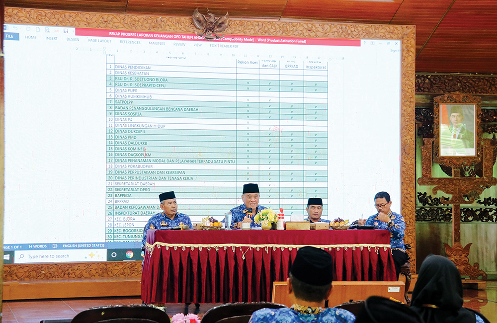 RAKOR: Jajaran pejabat Pemkab Blora menggelar rapat koordinasi (rakor) pengendalian operasional kegiatan (POK) di Pendapa Rumah Dinas Bupati Blora kemarin (17/2).