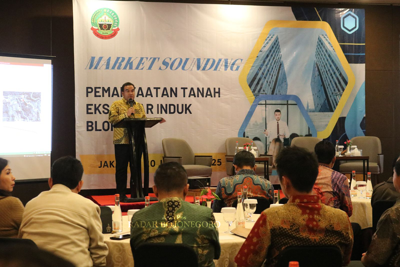 INVESTASI: Bupati Blora Arief Rohman menggelar market sounding lahan Eks Pasar Sido Makmur di Jakarta kepada belasan investor pada 20 Januari lalu. (ISTIMEWA/RADAR BOJONEGORO)