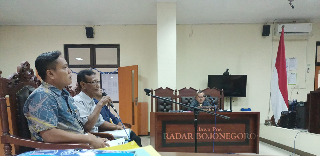 TERGUGAT: Tim Bagian Hukum Pemkab Blora jalani sidang mewakili Bupati Blora selaku tergugat di PTUN Semarang. (BAGIAN HUKUM PEMKAB BLORA FOR RADAR BOJONEGORO)