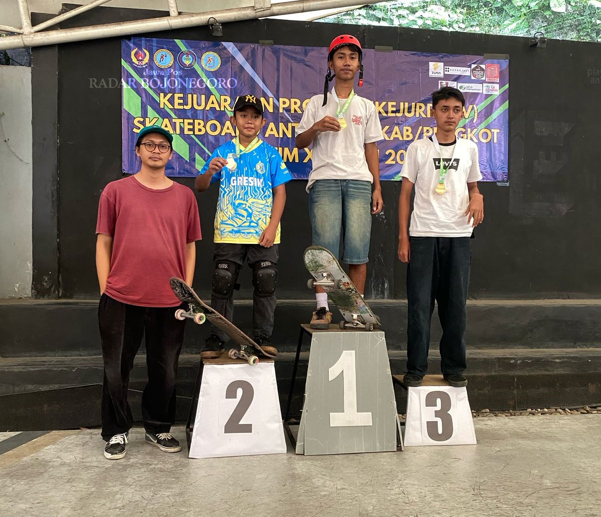 BERPRESTASI: Sabri Dhiyahulhaq, atlet skateboard muda berprestasi asli Bojonegoro. (ISTIMEWA/RADAR BOJONEGORO)