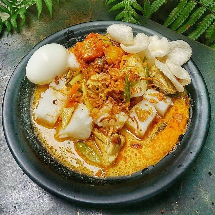 Masakan lontong sayur labu siam.