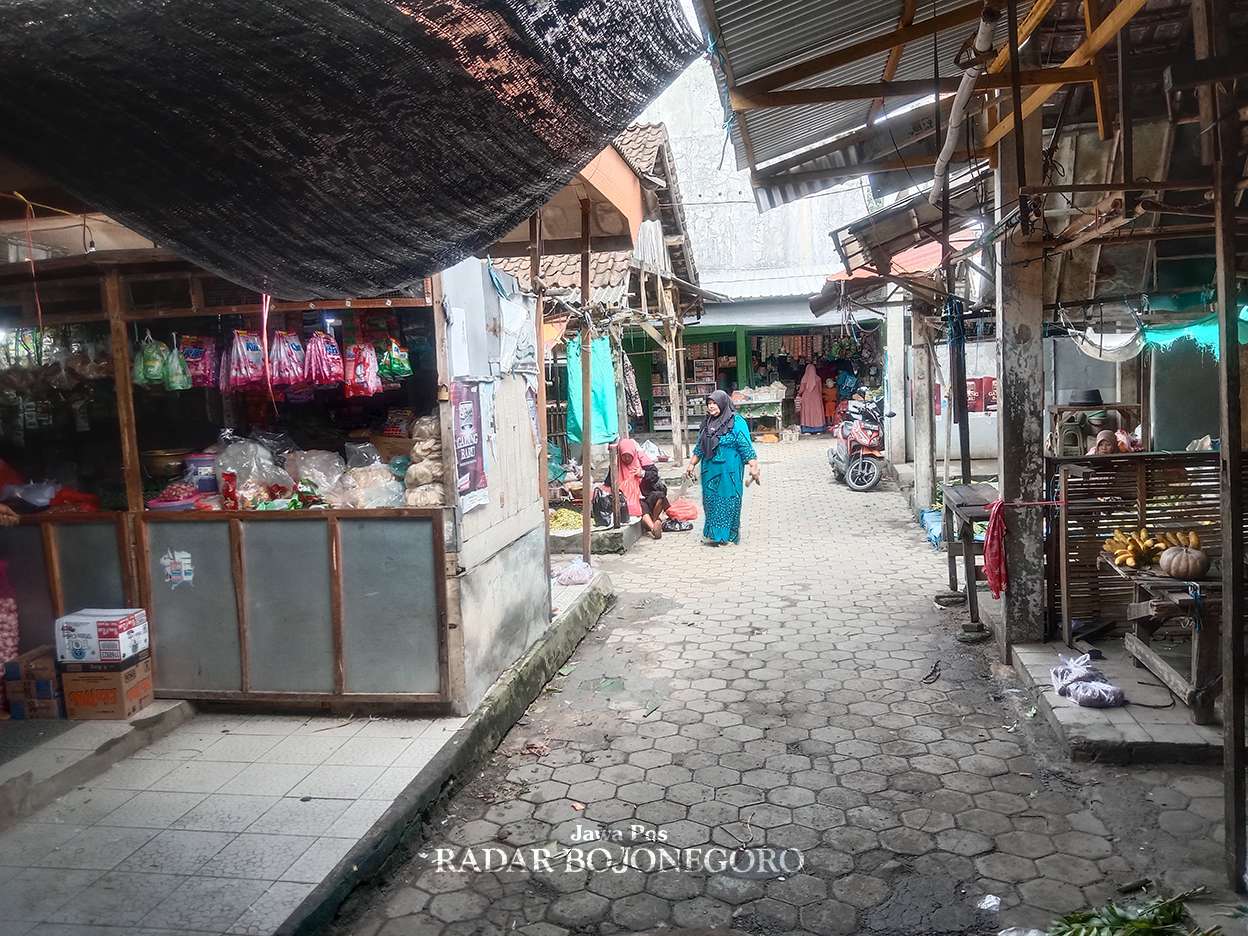 LEGEND: Pasar Temayang berdiri sejak 1965, pasar ini setiap Legi lebih ramai dibanding hari biasa (ISTIMEWA/RADAR BOJONEGORO)