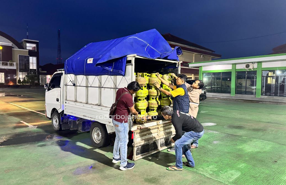 DISITA: Petugas Satreskrim Polres Blora mengamankan pikap yang mengangkut elpiji 3 kg dari wilayah Jatim.