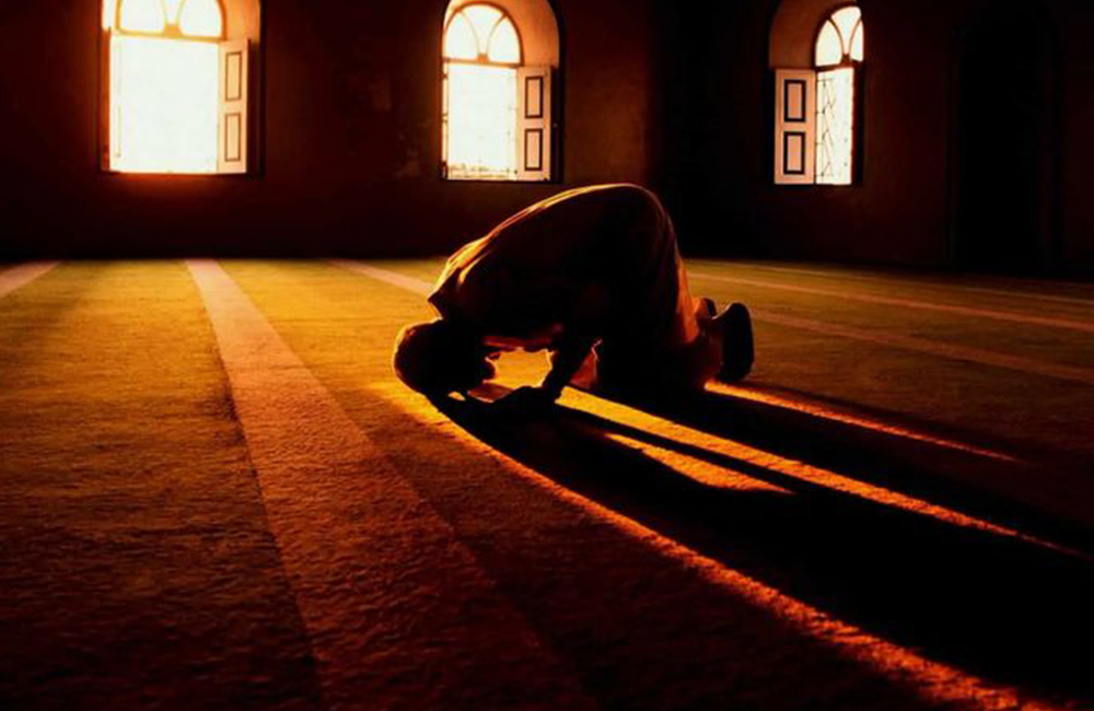 Dalam ajaran Islam, sholat tarawih merupakan sholat sunnah yang sangat dianjurkan. Ada kebebasan bagi seorang muslim untuk menunaikan sholat ini baik secara berjamaah di masjid maupun sendiri di rumah