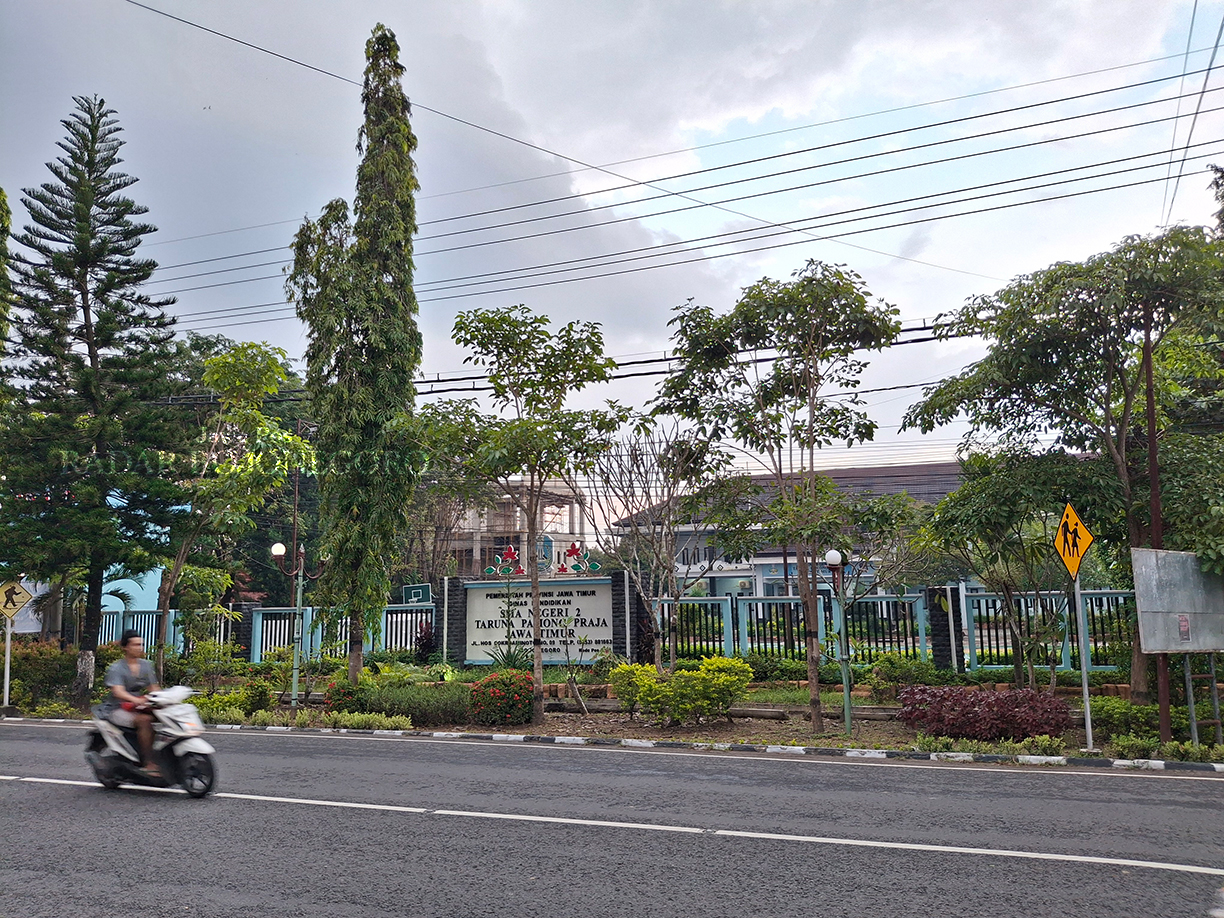MULAI PENDAFTARAN: Pendaftaran angkatan pertama SMAN 2 Taruna Pamong Praja Bojonegoro hingga kemarin (20/3) tercatat sekitar 100 pendaftar. SEPTI SETYO WANDANI/RADAR BOJONEGORO)