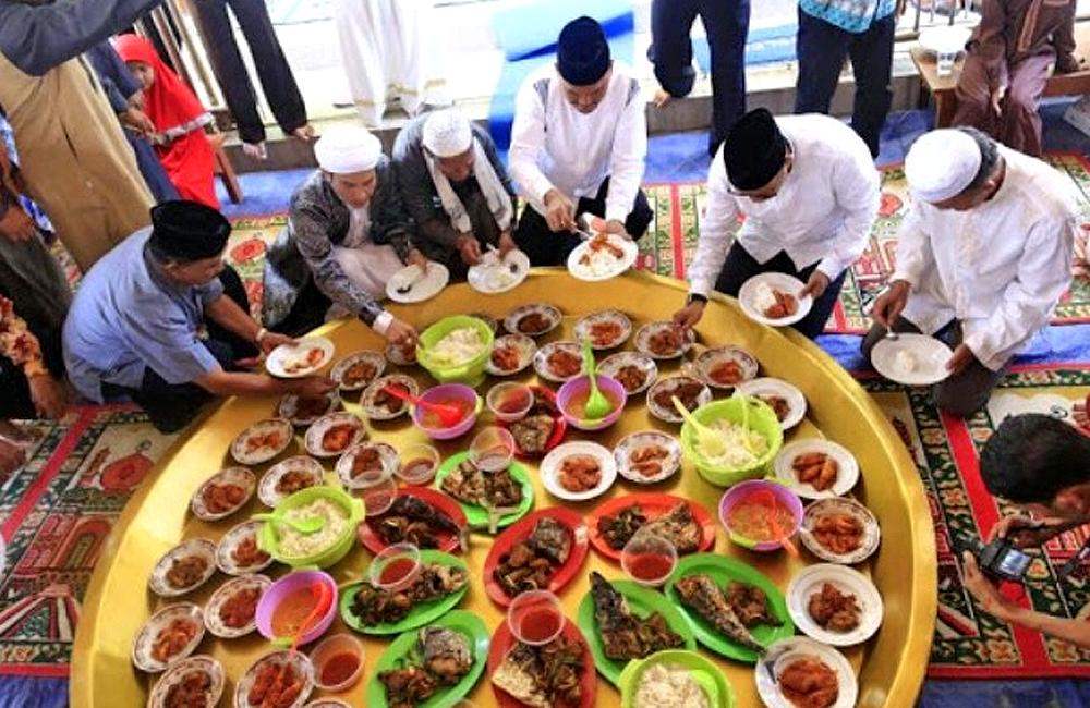 Tradisi Bedulang di Belitung ketika Lebaran.