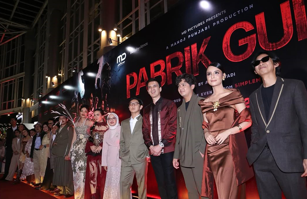 Film &ldquo;Pabrik Gula&rdquo;, sebuah karya yang diproduksi oleh Manoj Punjabi dan disutradarai oleh Awi Suryadi. Film ini diadaptasi dari kisah nyata yang ditulis oleh SimpleMan.