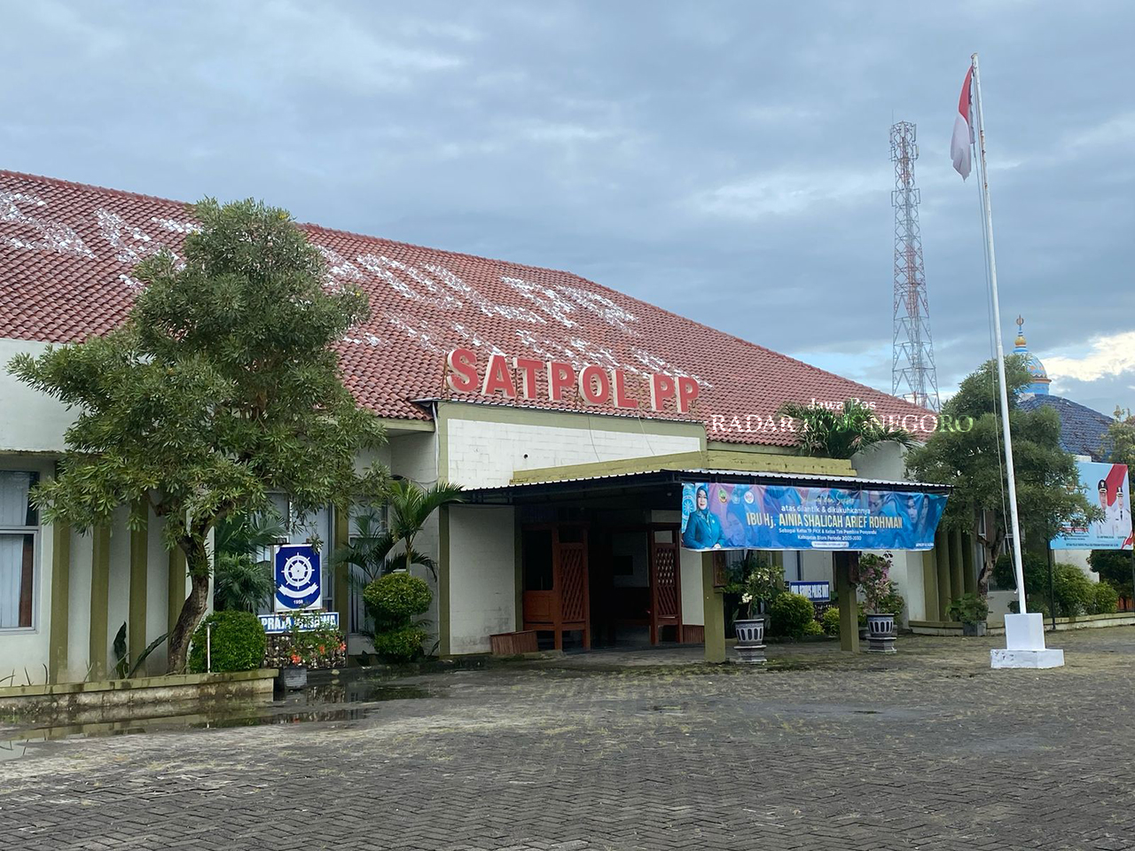 SEPI: Suasana kantor Satuan Polisi Pamong Praja (Sapol PP) Blora tampak lengang sore kemarin (26/3). (M. LUKMAN HAKIM/RADAR BOJONEGORO)