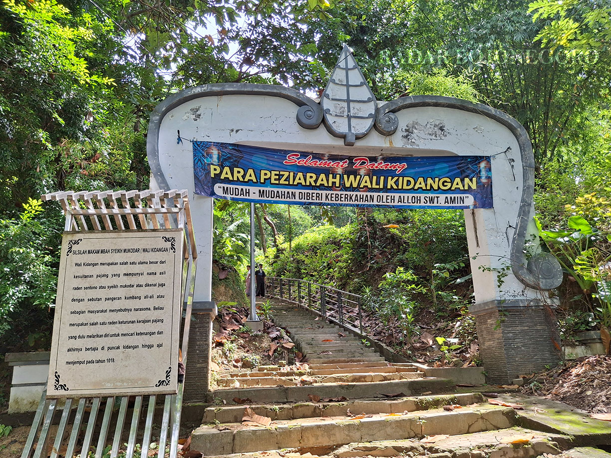 MASIH SEPI: Objek Wisata Religi Wali Kidangan di Kecamatan Malo ini masih sepi pengunjung.  (SEPTI SETYO WANDANI/RADAR BOJONEGORO)