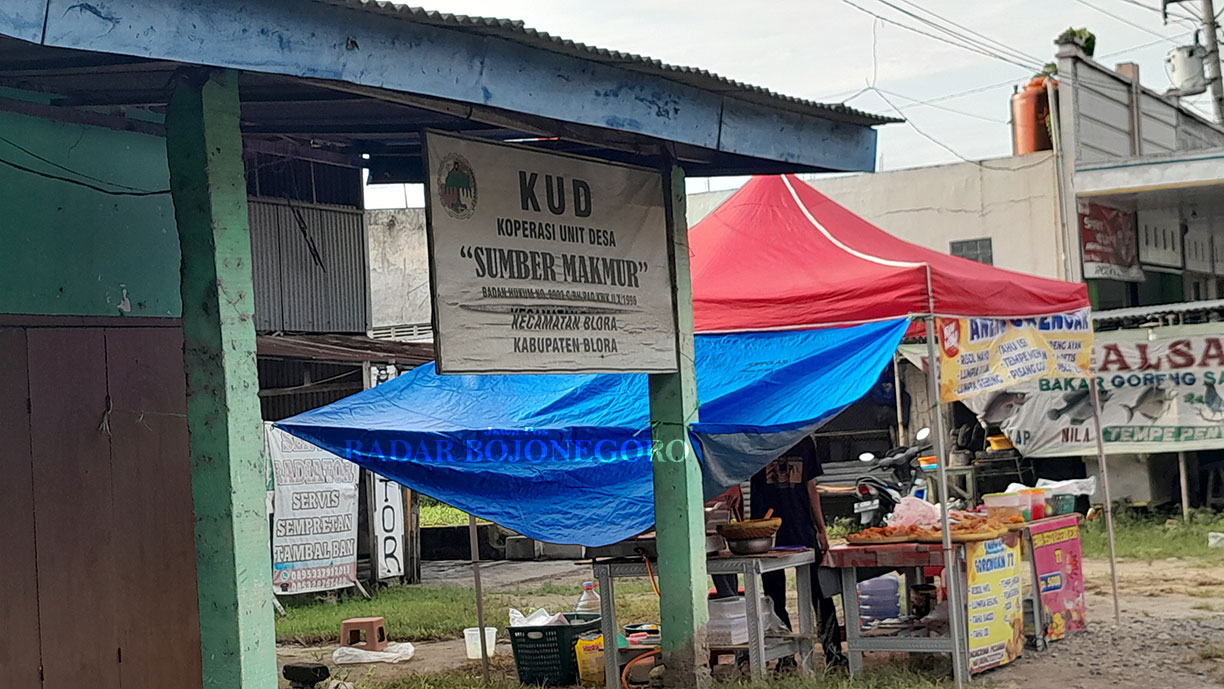 KOPERASI: Salah satu KUD di Kecamatan Blora Kota yang mana kondisi kantornya kurang terurus. (RAHUL OSCARRA DUTA/RADAR BOJONEGORO)
