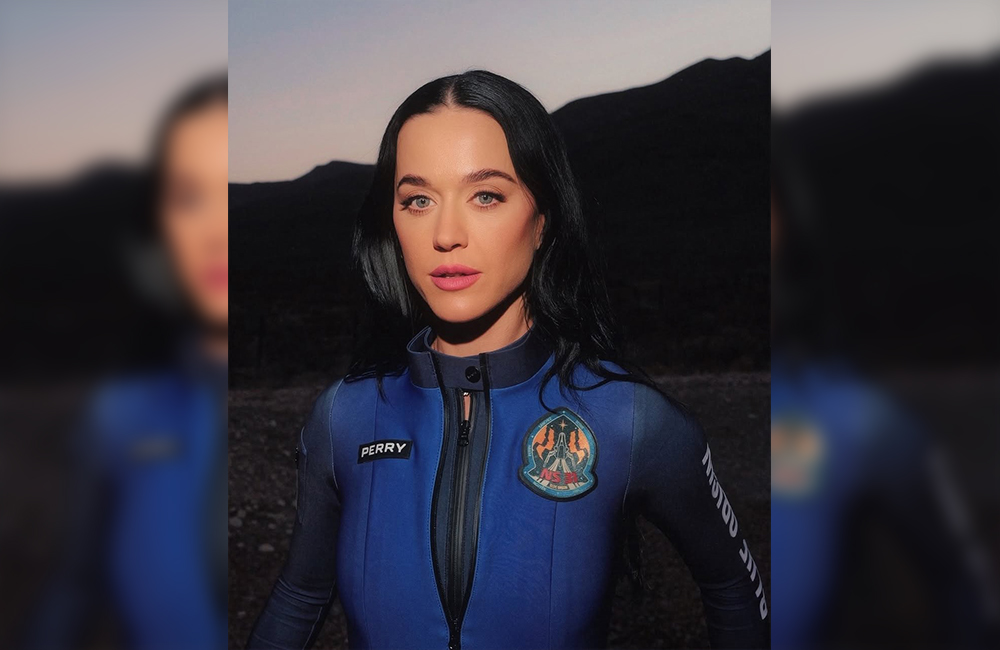 potret Katy Perry saat memakai seragam luar angkasa Blue Origin
