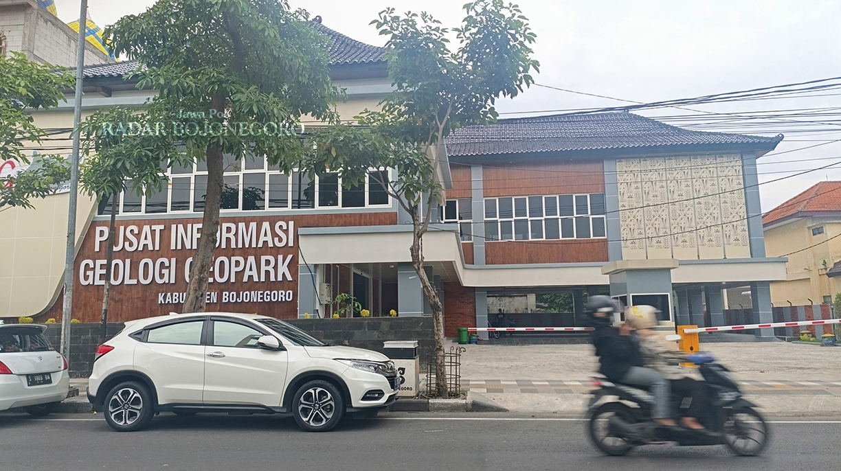 WISATA GEOPRAK: Gedung Geopark di Jalan Panglima Sudirman Bojonegoro telah resmi beroperasi sejak 3 Februari lalu. (DHANI WAHYU ALFIANSYAH/RADAR BOJONEGORO)