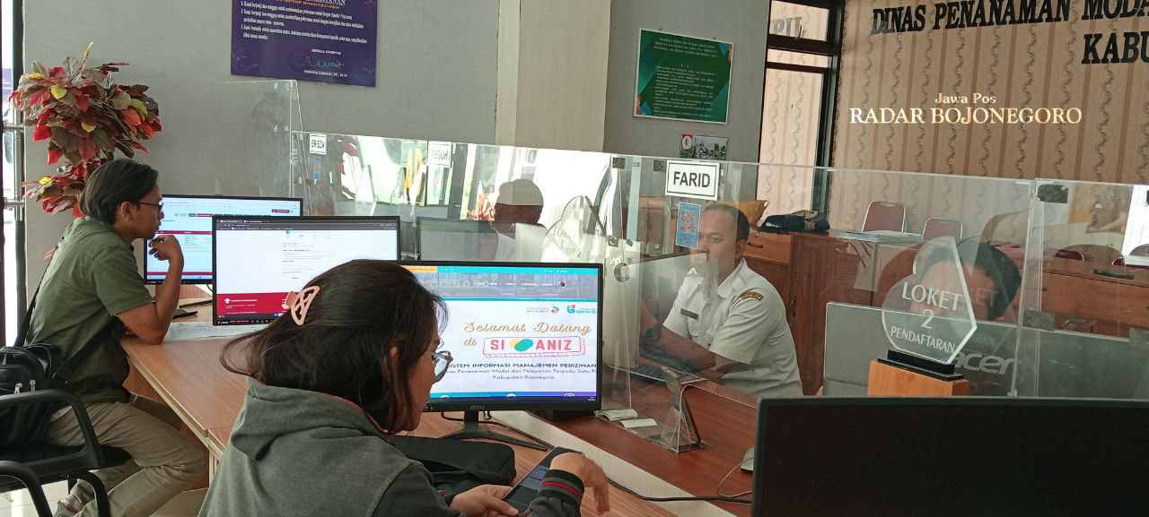 PERMUDAH PERIZINAN: DPMPTSP bakal menbuat program Singel Window untuk memudahkan perozinan yang ditarget tuntas Mei. (YANA DWI KURNIYA WATI/RADAR BOJONEGORO)