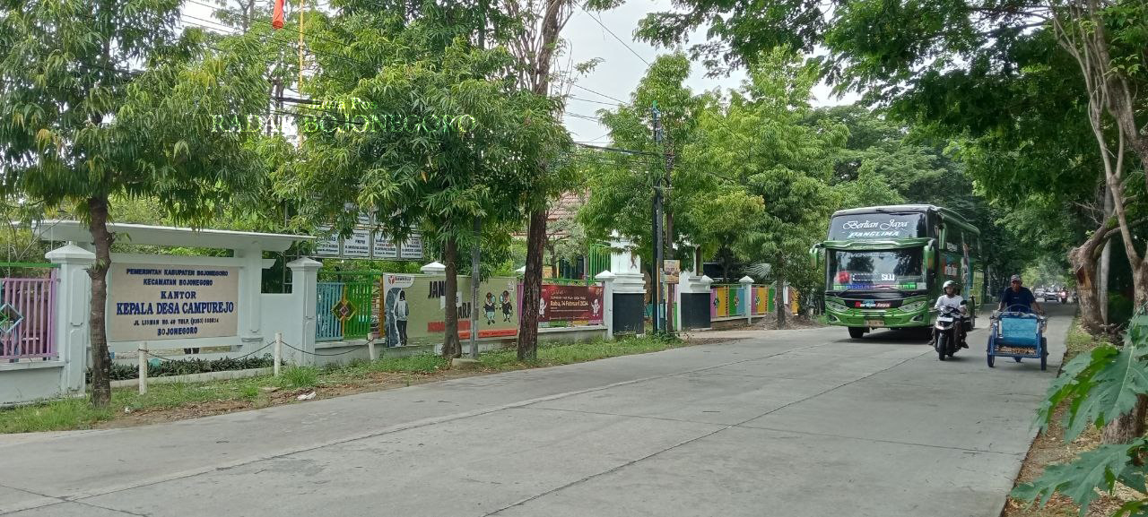 DEKAT KOTA: Balaidesa Campurrejo ini berada di jalan nasional (YANA DWI KURNIYA WATI/RADAR BOJONEGORO)