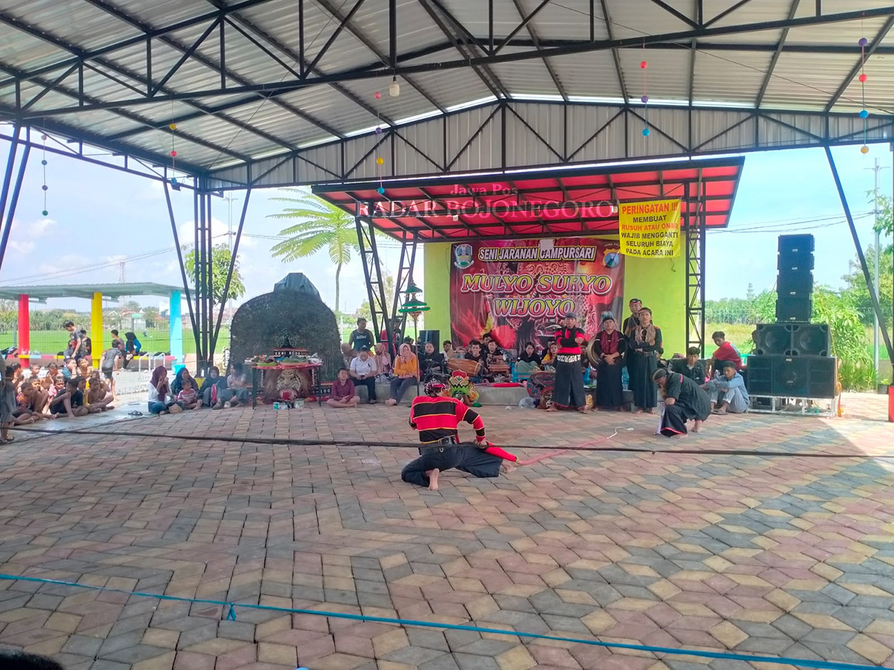 DILESTARIKAN: Pemdes Mulyoagung, Kecamatan Bojonegoro Kota melestarikan kesenian jaranan. (ISTIMEWA/RADAR BOJONEGORO)
