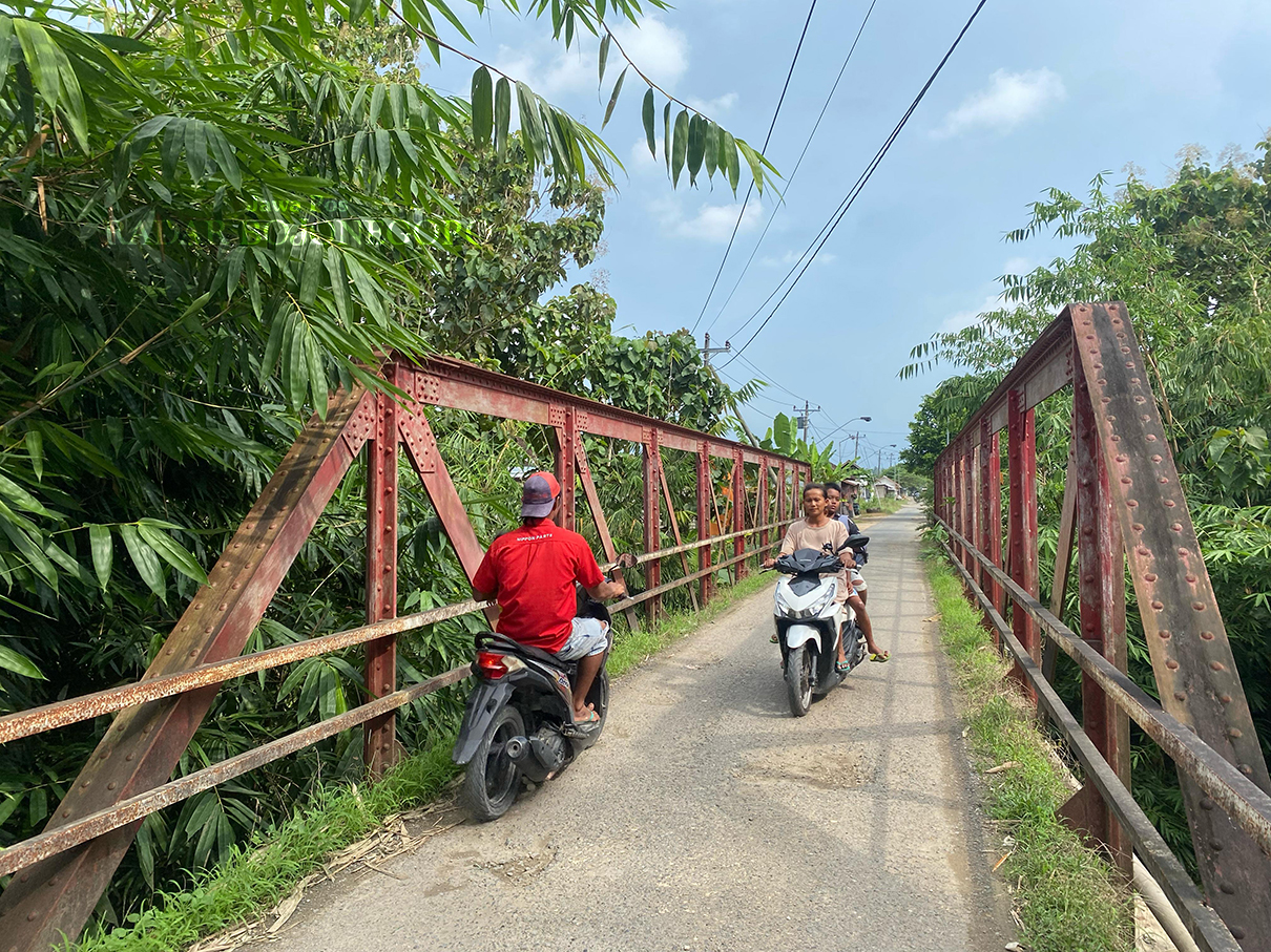 PENINGGALAN BELANDA: Jembatan ini menjadi penghubung Bojonegoro-Blora sejak era pra kemerdekaan.