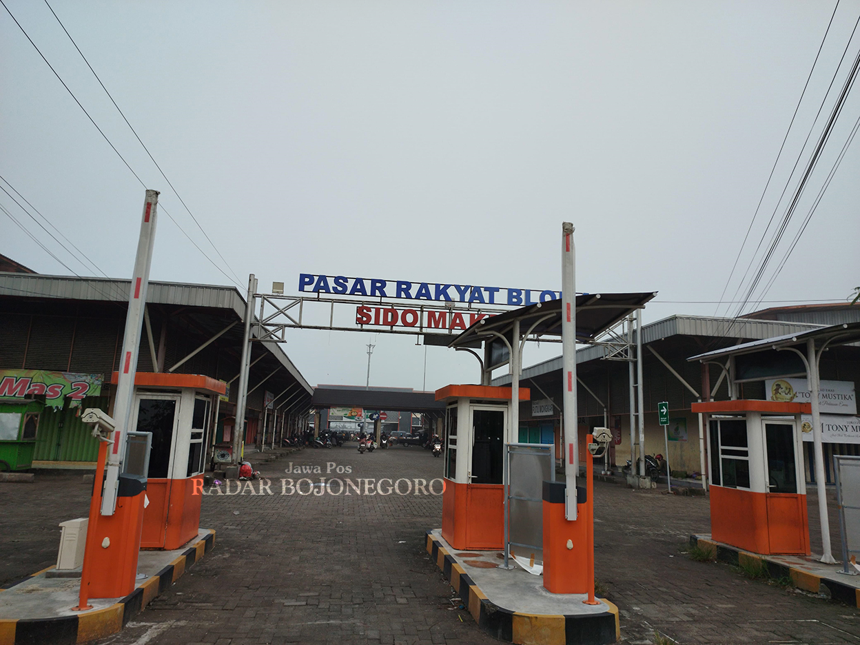 PARKIR: Tiga loket e-parkir di Pasar Sido Makmur telah rampung dibangun akhir 2024 lalu. Saat ini, proses penunjukan pihak ketiga sebagai pengelola. (RAHUL OSCARRA DUTA/RADAR BOJONEGORO)