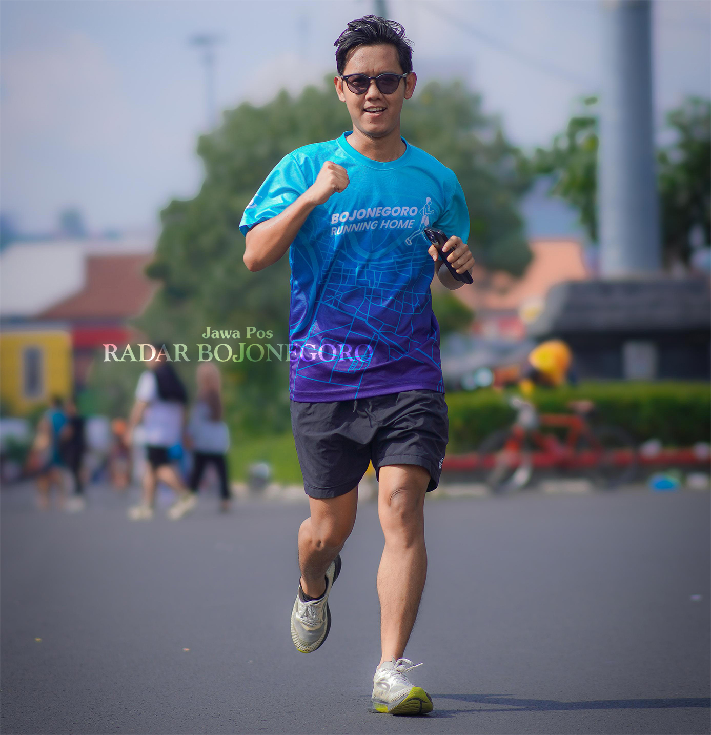 LARI: Tony mencintai olahraga lari, lalu membuat klub lari bernama Bojonegoro Running Home (BRH) yang kini sudah beranggotakan 80 orang. (ISTIMEWA/RADAR BOJONEGORO)