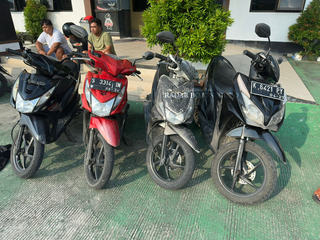 BARANG BUKTI: Motor hasil curian yang disita petugas Polres Blora sebagai barang bukti. (RAHUL OSCARRA DUTA/RADAR BOJONEGORO)