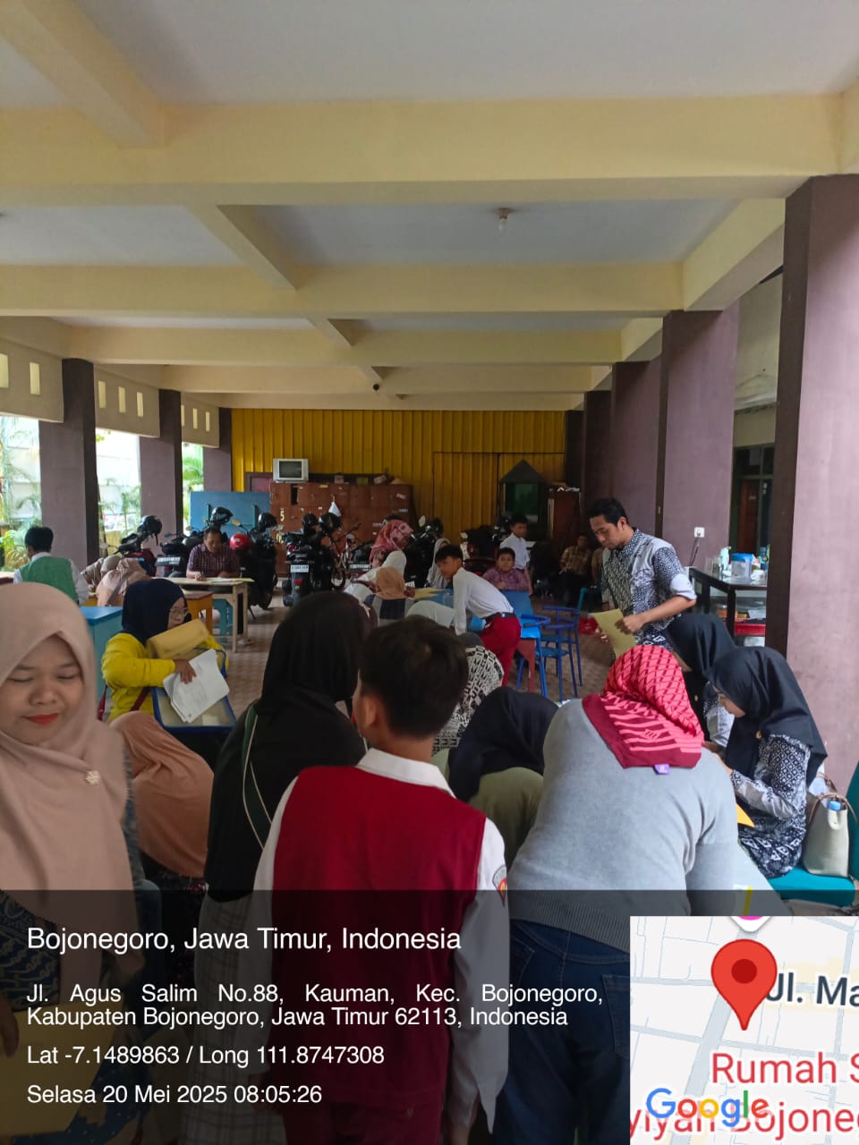 SMP Bojonegoro Kota diserbu pendaftar di hari pertama pembukaan jalur domisili.