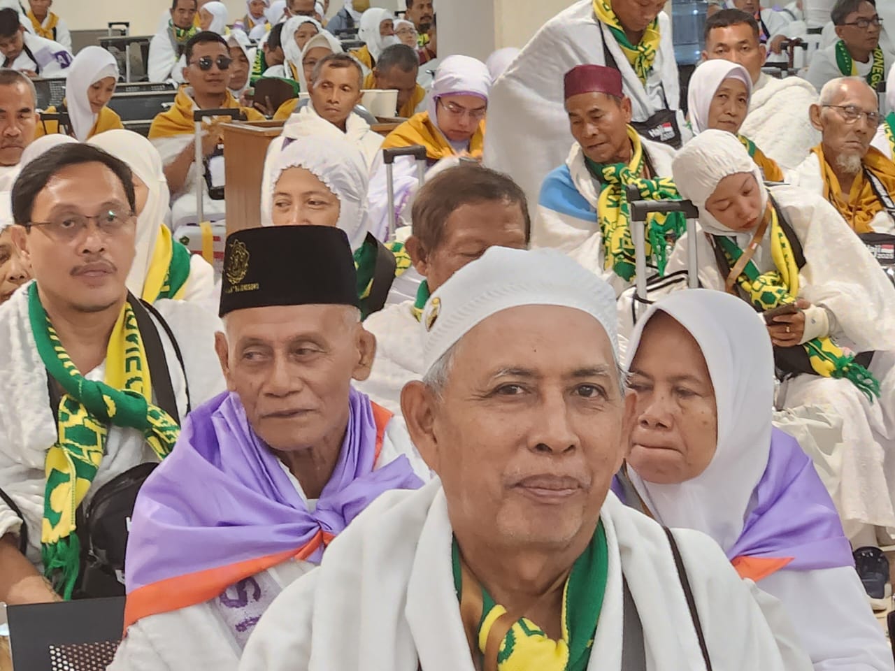 Jemaah haji KBIHU Masyarakat Madani Bojonegoro tiba di Tanah Suci dengan keadaan baik.