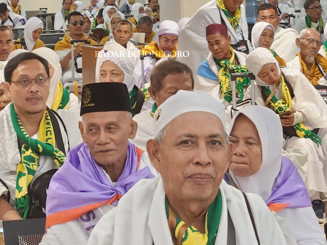 TIBA DI TANAH SUCI: Calon jamah haji telah tiba di Tanah Suci Makkah. Terdapat satu CJH asal Sukosewu meninggal dunia. (ISTIMEWA/RADAR BOJONEGORO)