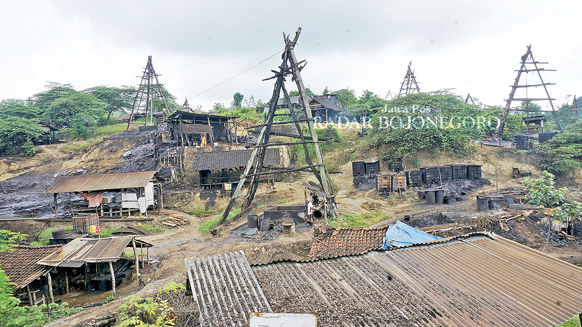 SUMUR MINYAK TUA: Destinasi wisata Teksas Wonocolo di Desa Wonocolo, Kecamatan Kedewan dinobatkan sebagai Petroleum Geopark. (HAKAM ALGHIVARI/RADAR BOJONEGORO)
