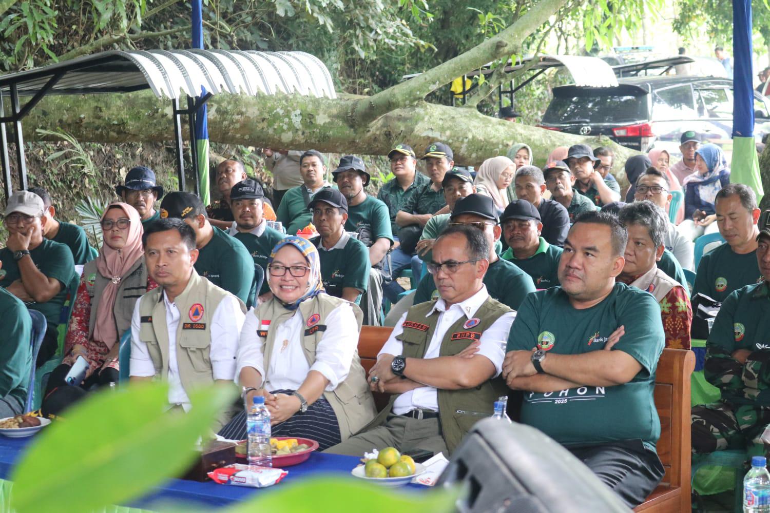 Pemerintah Kabupaten Blora meluncurkan program sedekah pohon, hal ini merupakan bentuk quick wins atas persoalan lingkungan yang kian menghawatirkan.