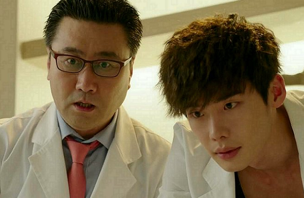 Choi Jung Woo (kiri) dikonfirmasi agensinya Bless ENT (Entertainment) meninggal dunia di usia 68 tahun.